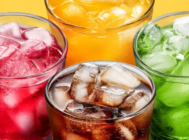 Cuatro bebidas frías y refrescantes