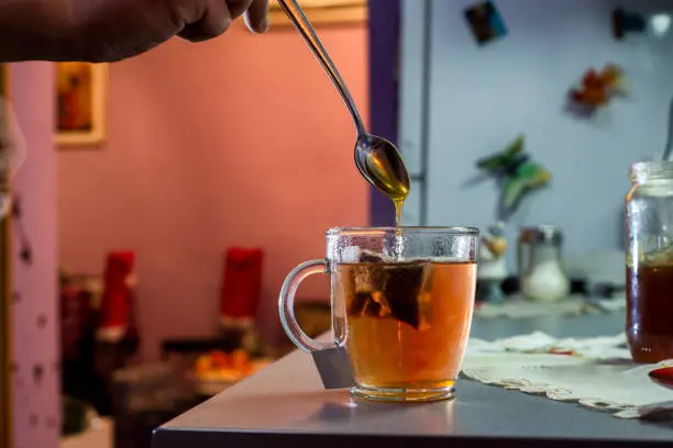 Preparando una infusión caliente