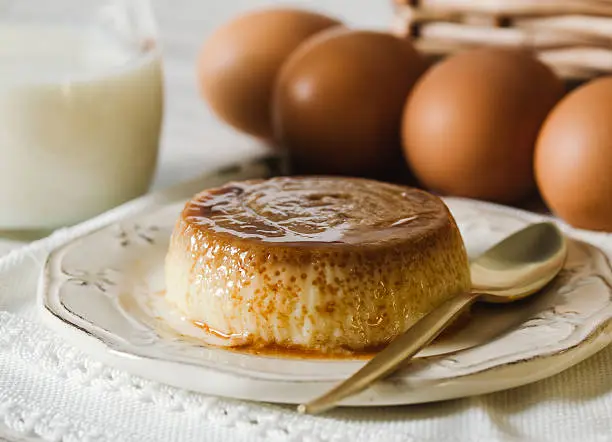Recetas de huevos y lácteos: flan de huevo.