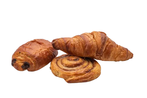 Recetas de panes y bollería: diferentes bollos sobre un fondo blanco